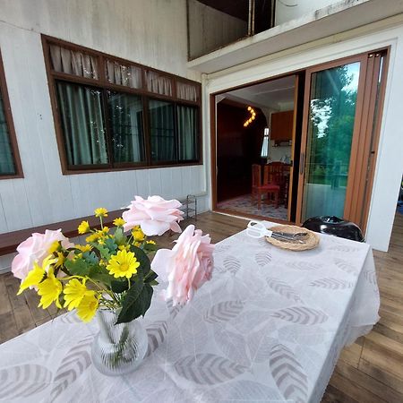 Whales Come To The River - Riverside - 3 Rooms On 2Nd Floor Ban Bang Phli Nua ภายนอก รูปภาพ