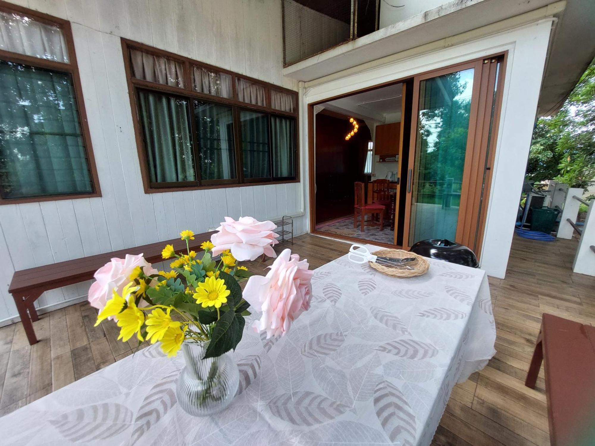 Whales Come To The River - Riverside - 3 Rooms On 2Nd Floor Ban Bang Phli Nua ภายนอก รูปภาพ