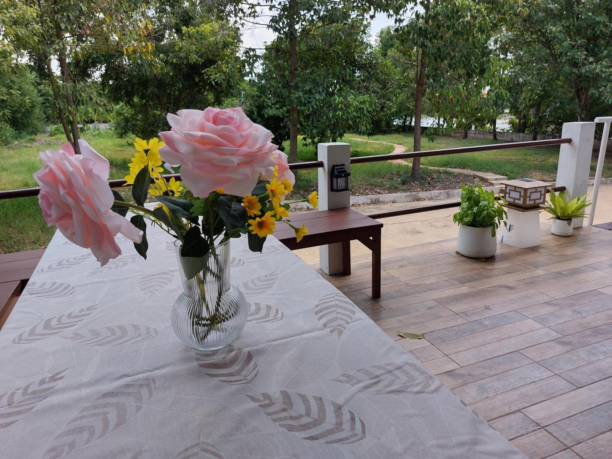Whales Come To The River - Riverside - 3 Rooms On 2Nd Floor Ban Bang Phli Nua ภายนอก รูปภาพ