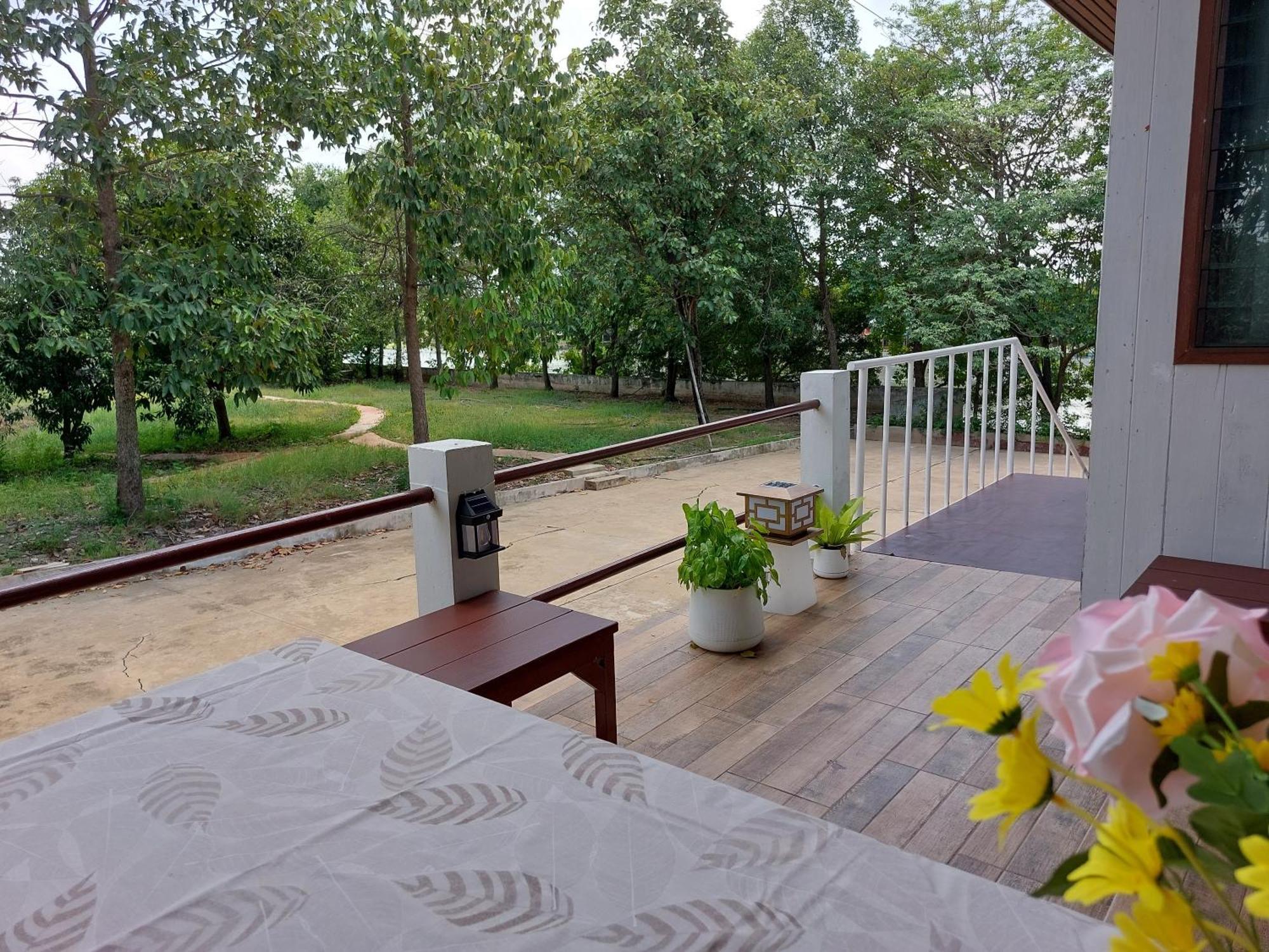 Whales Come To The River - Riverside - 3 Rooms On 2Nd Floor Ban Bang Phli Nua ภายนอก รูปภาพ