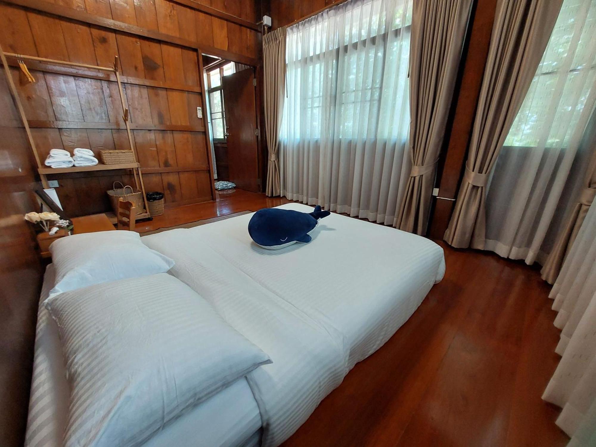 Whales Come To The River - Riverside - 3 Rooms On 2Nd Floor Ban Bang Phli Nua ภายนอก รูปภาพ