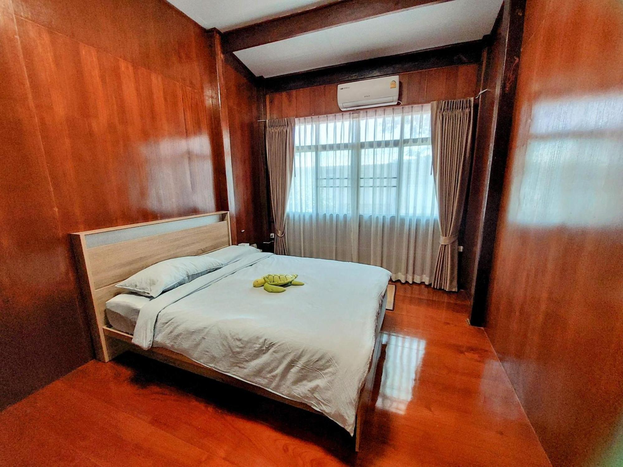 Whales Come To The River - Riverside - 3 Rooms On 2Nd Floor Ban Bang Phli Nua ภายนอก รูปภาพ