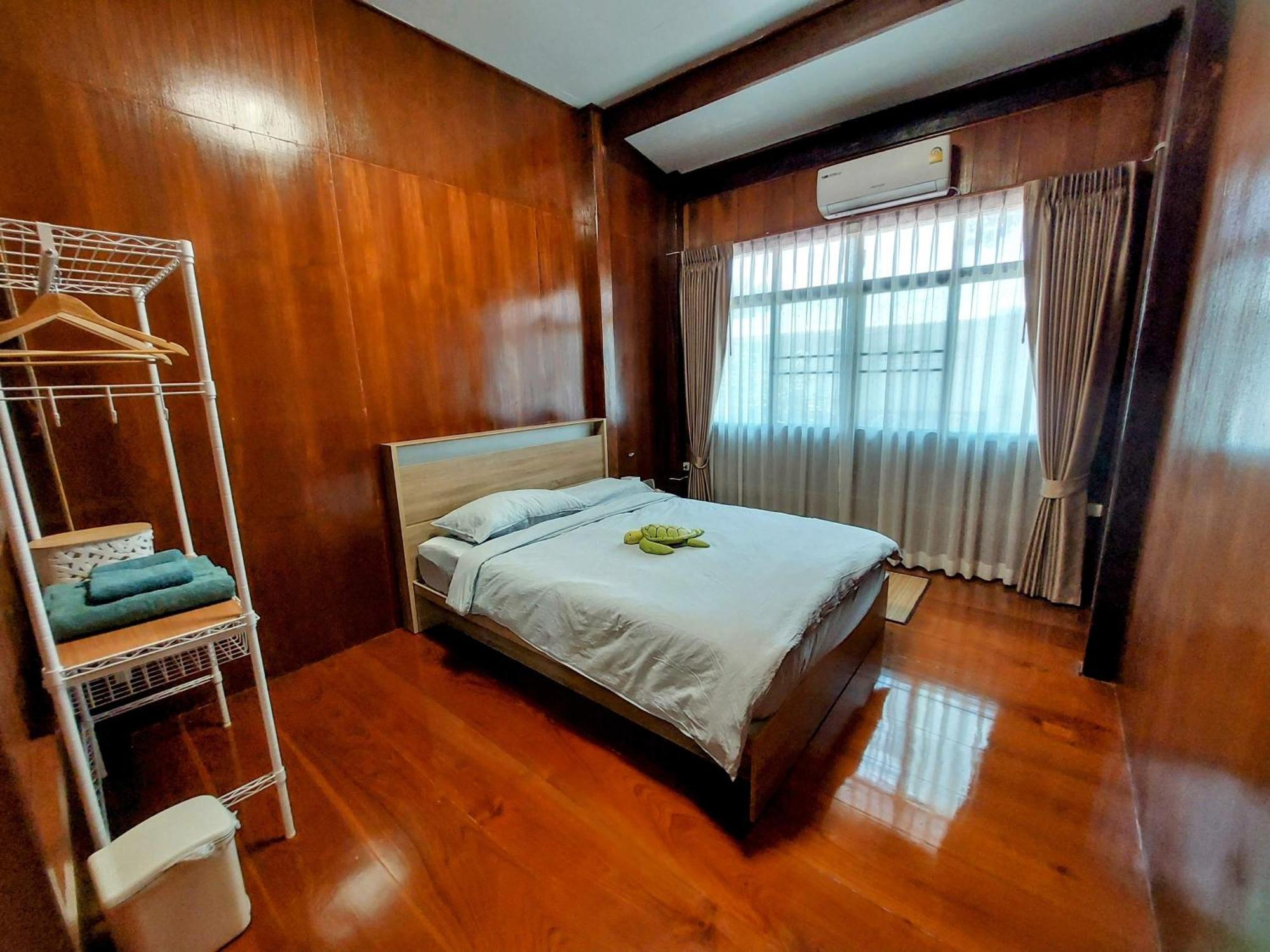 Whales Come To The River - Riverside - 3 Rooms On 2Nd Floor Ban Bang Phli Nua ภายนอก รูปภาพ