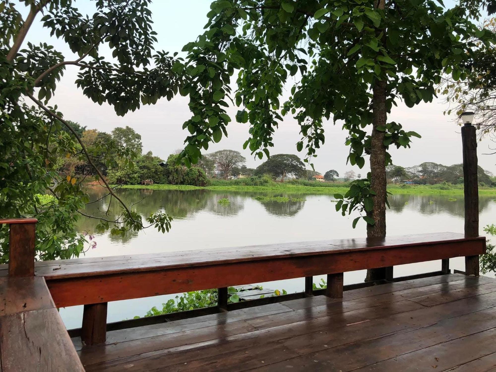 Whales Come To The River - Riverside - 3 Rooms On 2Nd Floor Ban Bang Phli Nua ภายนอก รูปภาพ